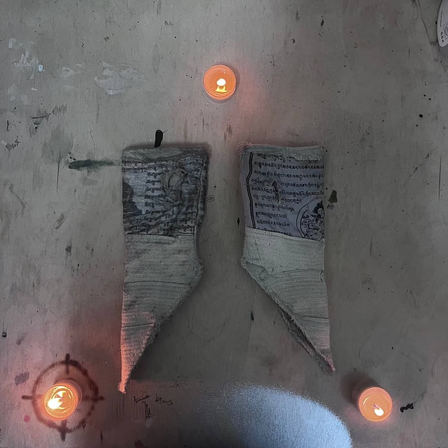 HINDU GLOVES photo 2