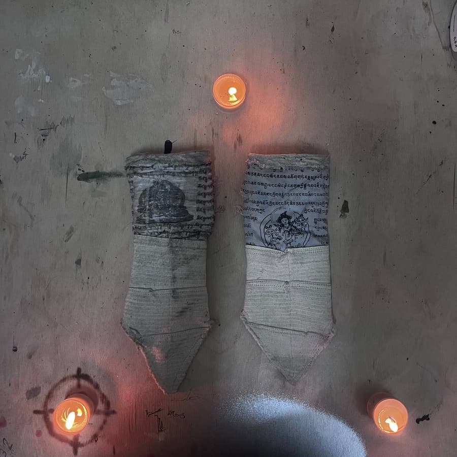HINDU GLOVES photo 3